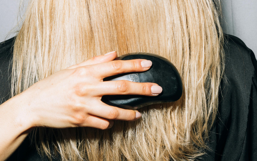 How to Grow Out Your Natural Hair Colour